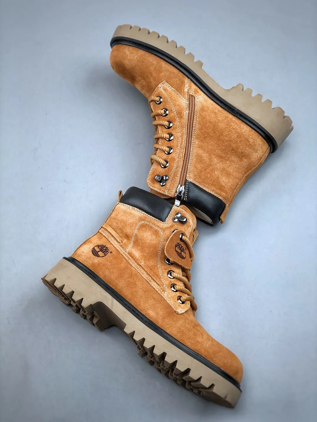 Local pick-up💰560 supports store release. New goods🚀#Timberland Timberland/Timberland New autumn and winter products (plush lining🔥warm and heat-locking) autumn and winter essential outdoor casual rhubarb boots series #Guangdong Dachang quality Original box original packaging Fashion and trend matching The fabric is made of Italian 🇮🇹 top frosted fine-grained cowhide with anti-odor and anti-corrosion genuine leather latex insoles The outsole and hardware are all made from factory raw materials. They are the same as the original Goodyear glue process. Good products do not kill pigs. The quality of the first order is strictly controlled. Exclusively launched on the entire network. The quality is beyond doubt. The full set of official website unified packaging gives you a perfect wearing experience. The quality is exquisite and durable. A must-have for sportsmen. Specializes in not being handsome. High-quality foot feel is first-class. This winter is suitable for outdoor cold protection. Daily casual matching. Size: 38 39 40 41 42 43 44 (leather shoe size)